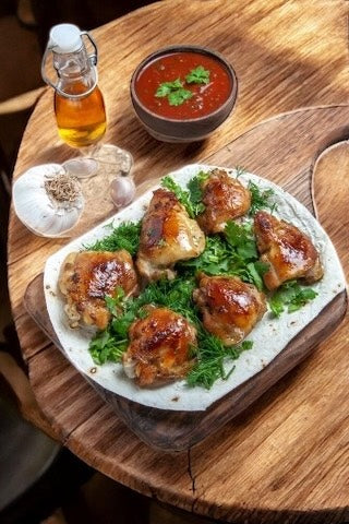 Poulet Au feu de bois et Salade